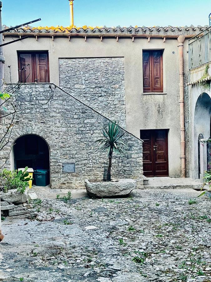 Apartmán Cortile Padre Vincenzo Erice Exteriér fotografie